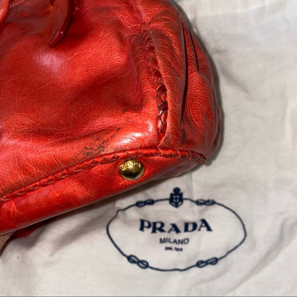 VINTAGE PRADA SMALL LEATHER TWO WAY BAG ๐ - Picture 4 of 5